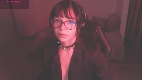 Snapshot of modjo_ chatting on December 23, 4:55 am Modjo online show from December 23, 4:55 am