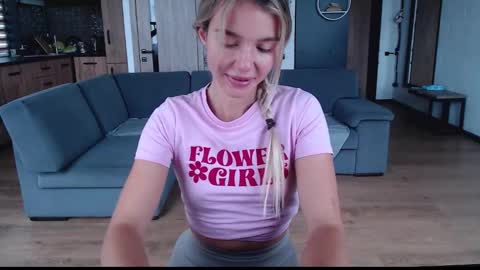 Molly online show from September 26, 9:07 am