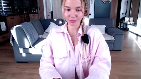 Molly online show from March 11, 1:25 pm