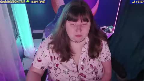Snapshot of molly_moons chatting on September 23, 2:10 am molly_moons online show from September 23, 2:10 am