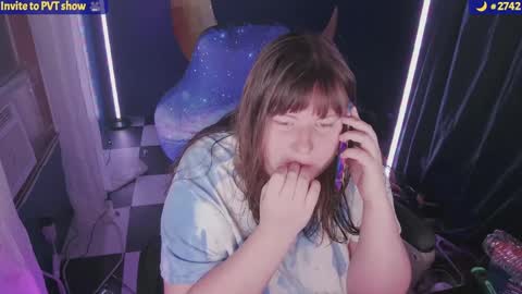 Snapshot of molly_moons chatting on September 13, 1:13 am molly_moons online show from September 13, 1:13 am