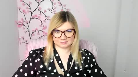 Molly online show from January 11, 1:05 pm