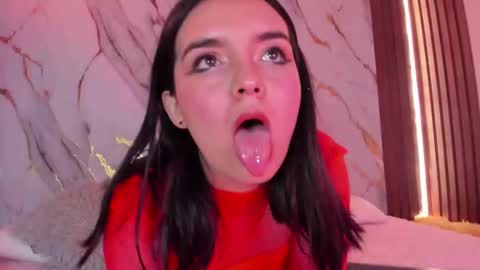 Snapshot of mollylewis18 chatting on September 29, 3:00 am New girl Emily Valentina Michelle online show from September 29, 3:00 am