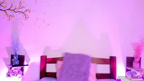 Snapshot of mollylewis18 chatting on January 14, 1:58 am New girl Emily Valentina Michelle online show from January 14, 1:58 am