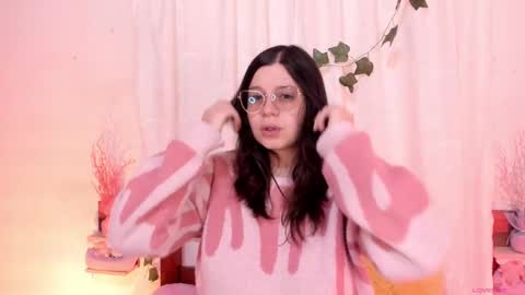 Snapshot of mollylewis18 chatting on February 11, 4:13 pm New girl Emily Valentina Michelle online show from February 11, 4:13 pm