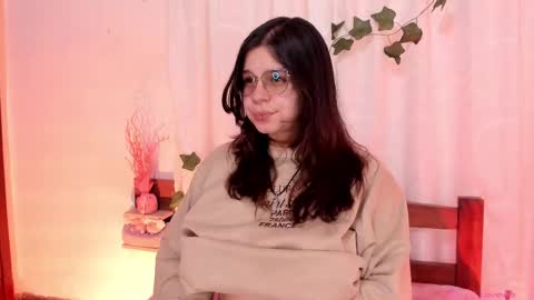 Snapshot of mollylewis18 chatting on February 12, 4:33 pm New girl Emily Valentina Michelle online show from February 12, 4:33 pm