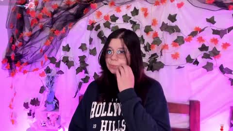 Snapshot of mollylewis18 chatting on February 8, 5:08 pm New girl Emily Valentina Michelle online show from February 8, 5:08 pm