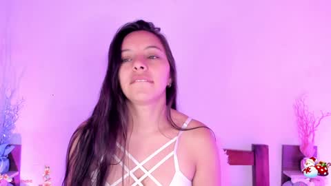 Snapshot of mollylewis18 chatting on December 31, 1:19 pm New girl Emily Valentina Michelle online show from December 31, 1:19 pm