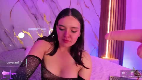 Snapshot of mollylewis18 chatting on October 19, 12:23 am New girl Emily Valentina Michelle online show from October 19, 12:23 am