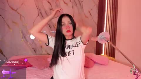Snapshot of mollylewis18 chatting on October 1, 8:36 pm New girl Emily Valentina Michelle online show from October 1, 8:36 pm
