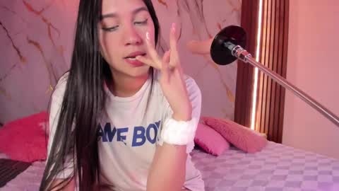 Snapshot of mollylewis18 chatting on October 7, 9:30 pm New girl Emily Valentina Michelle online show from October 7, 9:30 pm