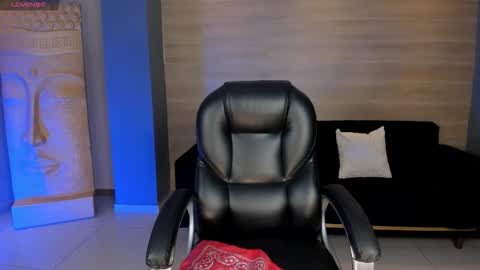 Molly Sunders online show from October 25, 5:15 am