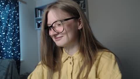 Snapshot of mollytucker chatting on March 8, 12:18 pm mollytucker online show from March 8, 12:18 pm