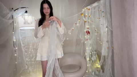 moment_with_mee online show from November 9, 9:33 pm