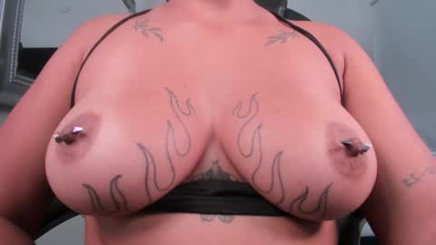 Momo  online show from February 7, 1:04 pm