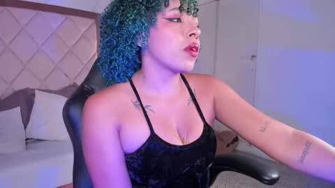 Momo  online show from November 5, 10:15 pm