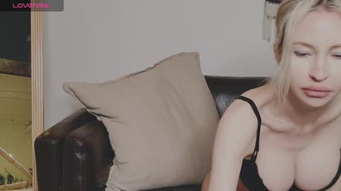 PoppyPlayful online show from January 21, 11:45 pm