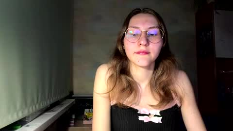 Mia online show from June 8, 6:19 pm