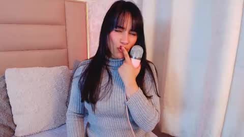 Adriana online show from November 4, 1:05 pm