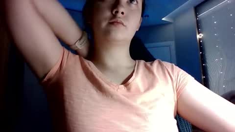 moodiemira online show from November 6, 7:31 pm