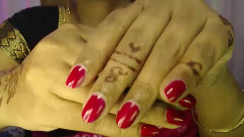 Maya online show from November 4, 2:33 pm