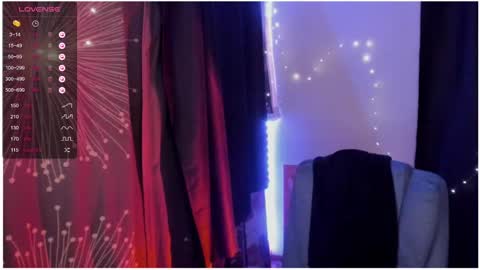 Snapshot of moon__girl chatting on February 20, 6:46 pm Roxy online show from February 20, 6:46 pm