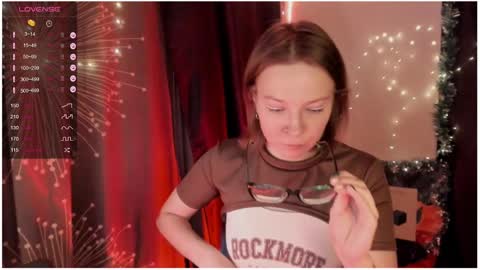 Snapshot of moon__girl chatting on December 7, 9:55 pm Roxy online show from December 7, 9:55 pm