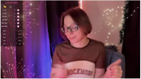 Snapshot of moon__girl chatting on December 15, 7:10 pm Roxy online show from December 15, 7:10 pm