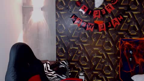 moon_and_fire_ online show from October 30, 6:27 am