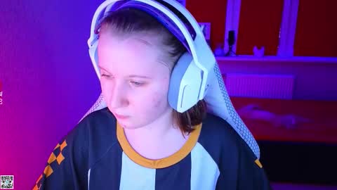 Lola online show from November 7, 4:23 pm