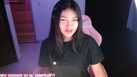 Snapshot of moonbella_bell chatting on January 3, 4:55 am bell online show from January 3, 4:55 am