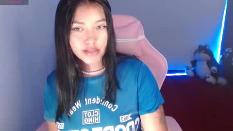 Snapshot of moonbella_bell chatting on December 7, 9:44 pm bell online show from December 7, 9:44 pm