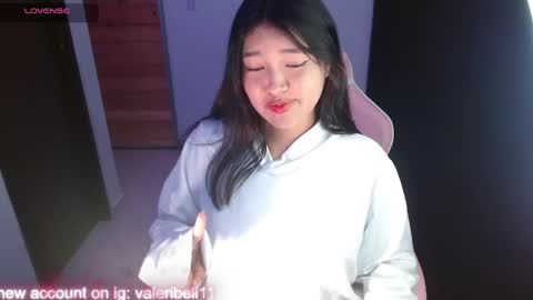 Snapshot of moonbella_bell chatting on January 20, 3:04 am bell online show from January 20, 3:04 am