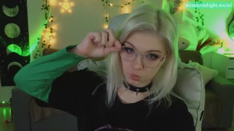 Mia   online show from January 22, 4:33 pm