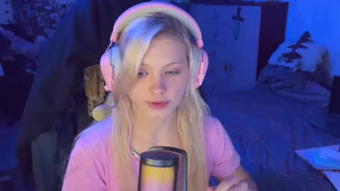 Mia   online show from October 18, 9:27 pm