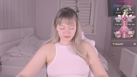 Snapshot of moranosofia chatting on December 6, 11:02 pm Sofia     online show from December 6, 11:02 pm