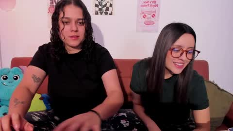 Laura online show from April 3, 9:13 pm