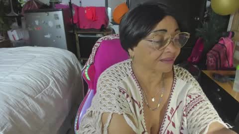 mrs_mommy online show from November 16, 12:45 am