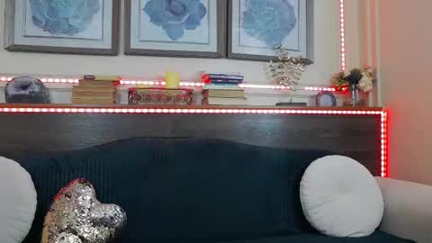 Luna  online show from January 8, 9:41 pm