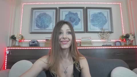 Luna  online show from January 6, 9:29 pm