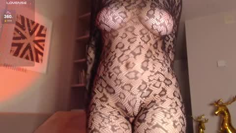 Hannah  welcome  online show from December 28, 1:28 pm