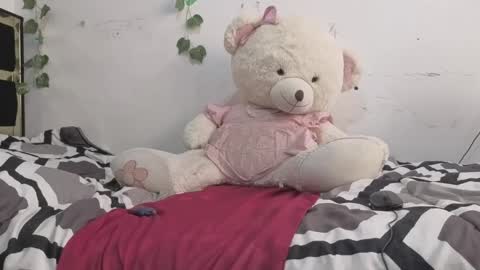 miagosling  NTMU  Dont forget follow me  online show from May 13, 7:41 pm