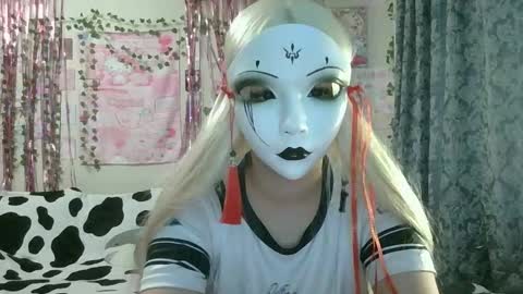 mysticyumiko online show from December 18, 7:46 am