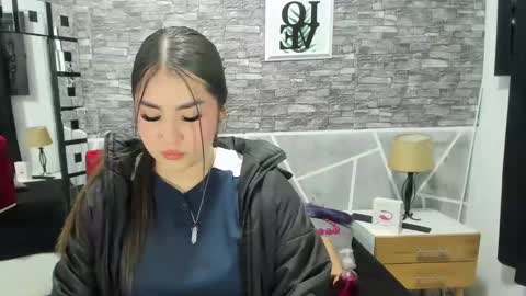 naahomi online show from December 28, 11:19 am