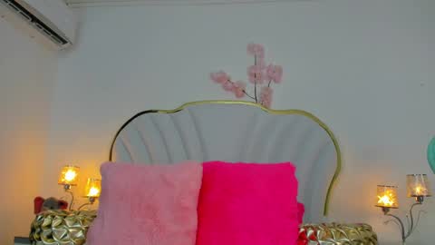 NahiaraReina  online show from February 9, 1:25 pm