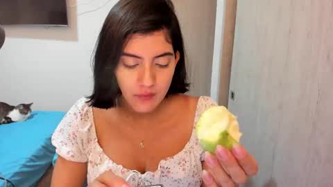 independent model online show from February 5, 2:47 am