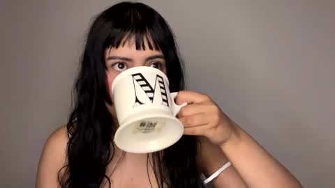 nahomy online show from May 11, 1:02 pm