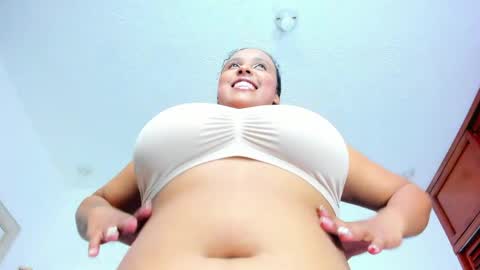 Nahomy online show from April 7, 8:11 pm