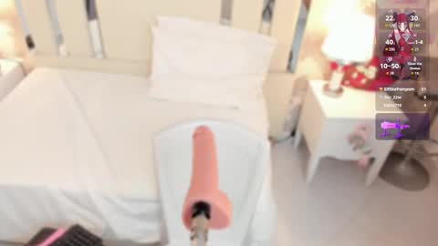 Nahomy Roberts online show from December 17, 11:47 am