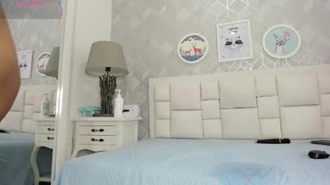 naia_cox online show from November 3, 5:33 am